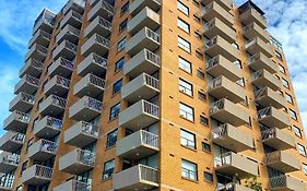 Surfers Private Apartments